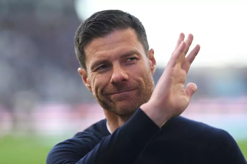 تشابي ألونسو مدرب باير ليفركوزن